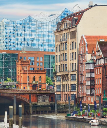 Discover Deichstrasse, Hamburg’s Charming Old Town