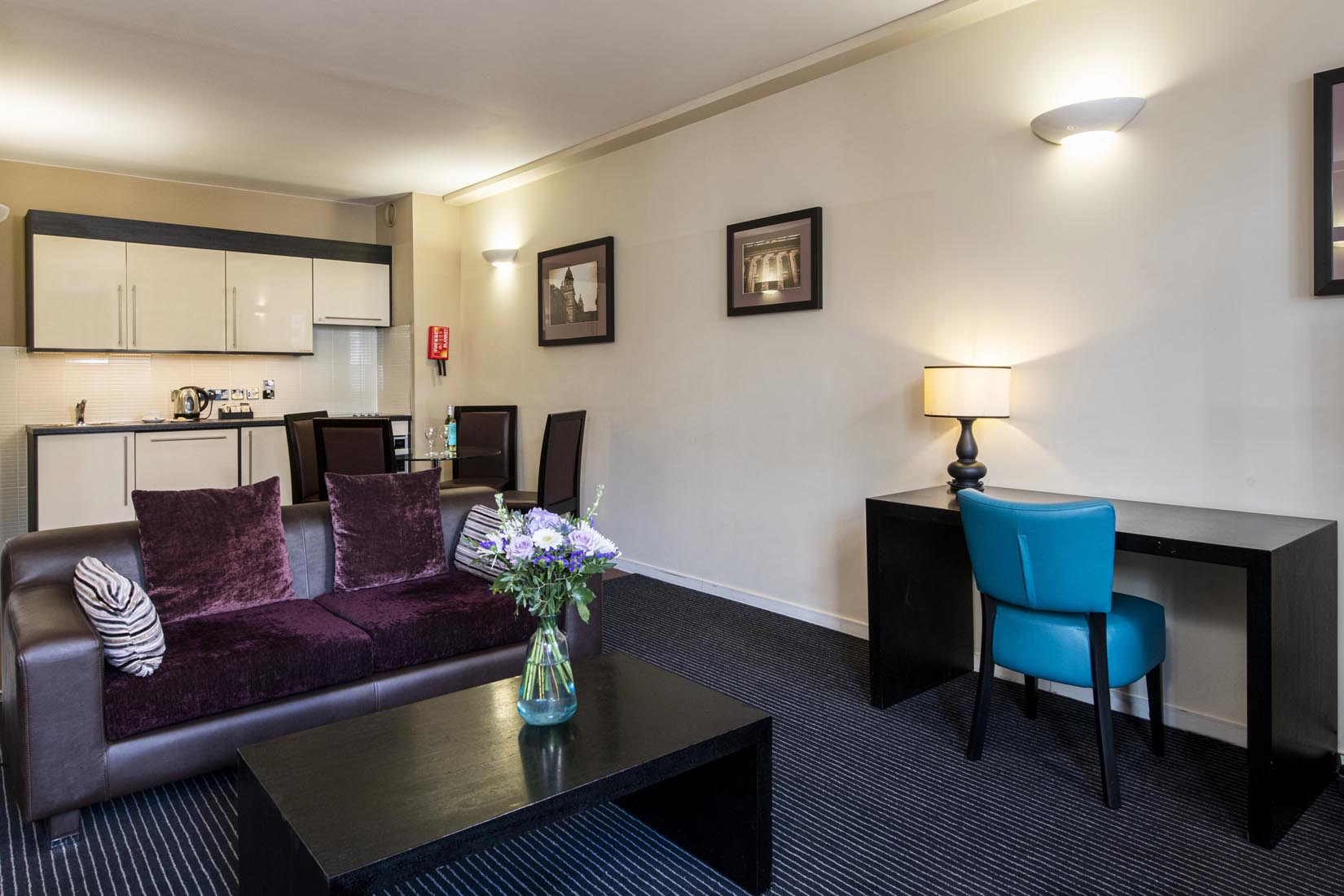 2 bedroom deluxe serviced apartments flat in Glasgow living area & kitchen & working desk