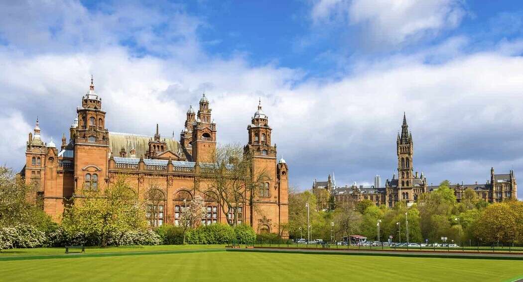 Enjoy a relaxing and comfortable stay while visiting Glasgow University