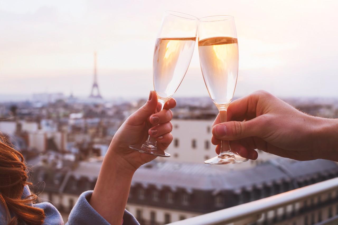 Enjoy dinner and cabaret, romantic things to do on Valentine’s Day in Paris