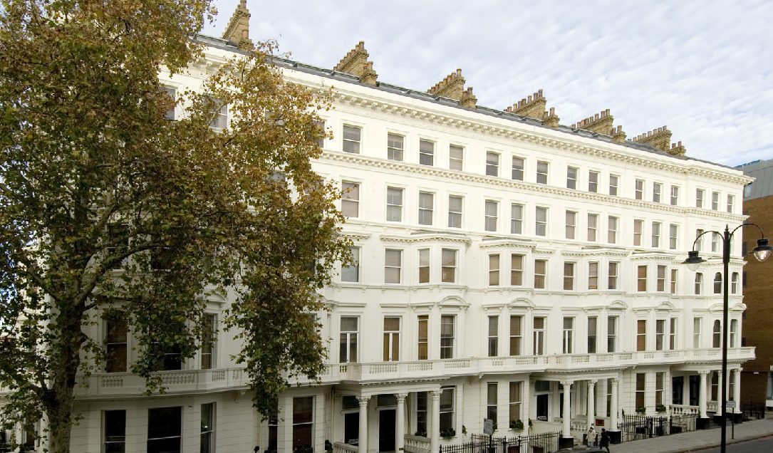 Facade of Fraser Suites Queens Gate, hotel with meeting room in London