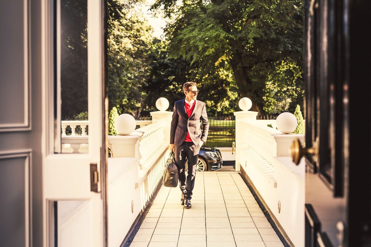 Go Lightweight: 10 Simple Hacks to Travel Light