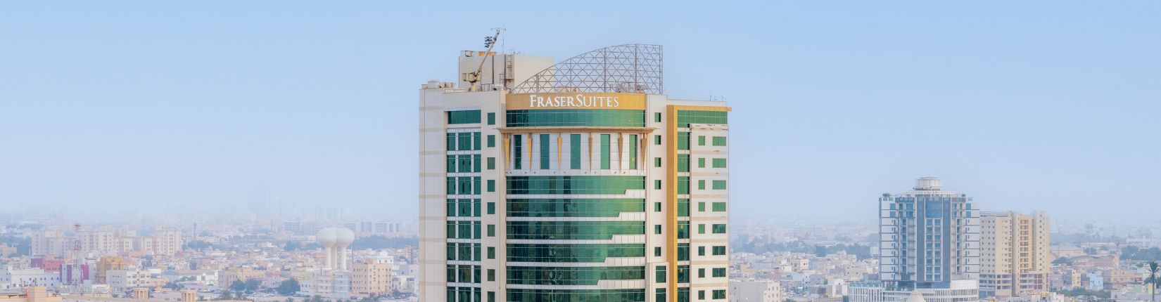 serviced-apartment-seef-bahrain-fraser-suites-swimming-pool
