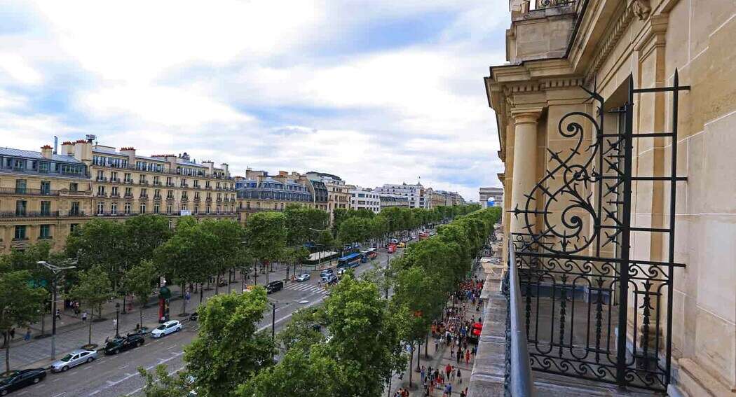 Visit the Parisian Golden Triangle, the Champs-Elysées Avenue