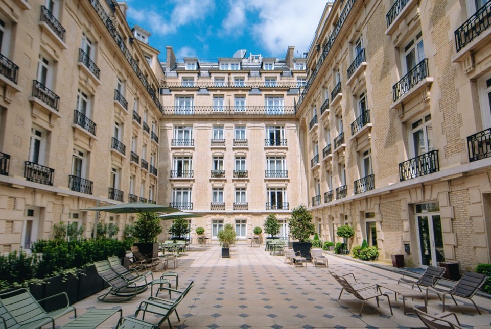 Outdoor space for pet & dog at Fraser Suites Le Claridge hotel in Paris