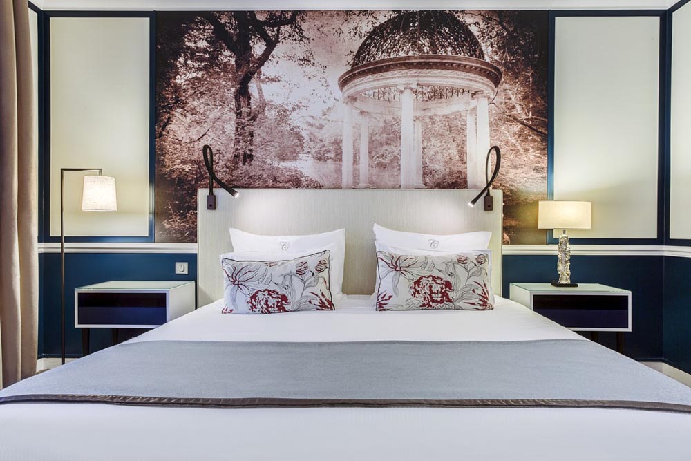 Double bed of Deluxe Suite in Paris