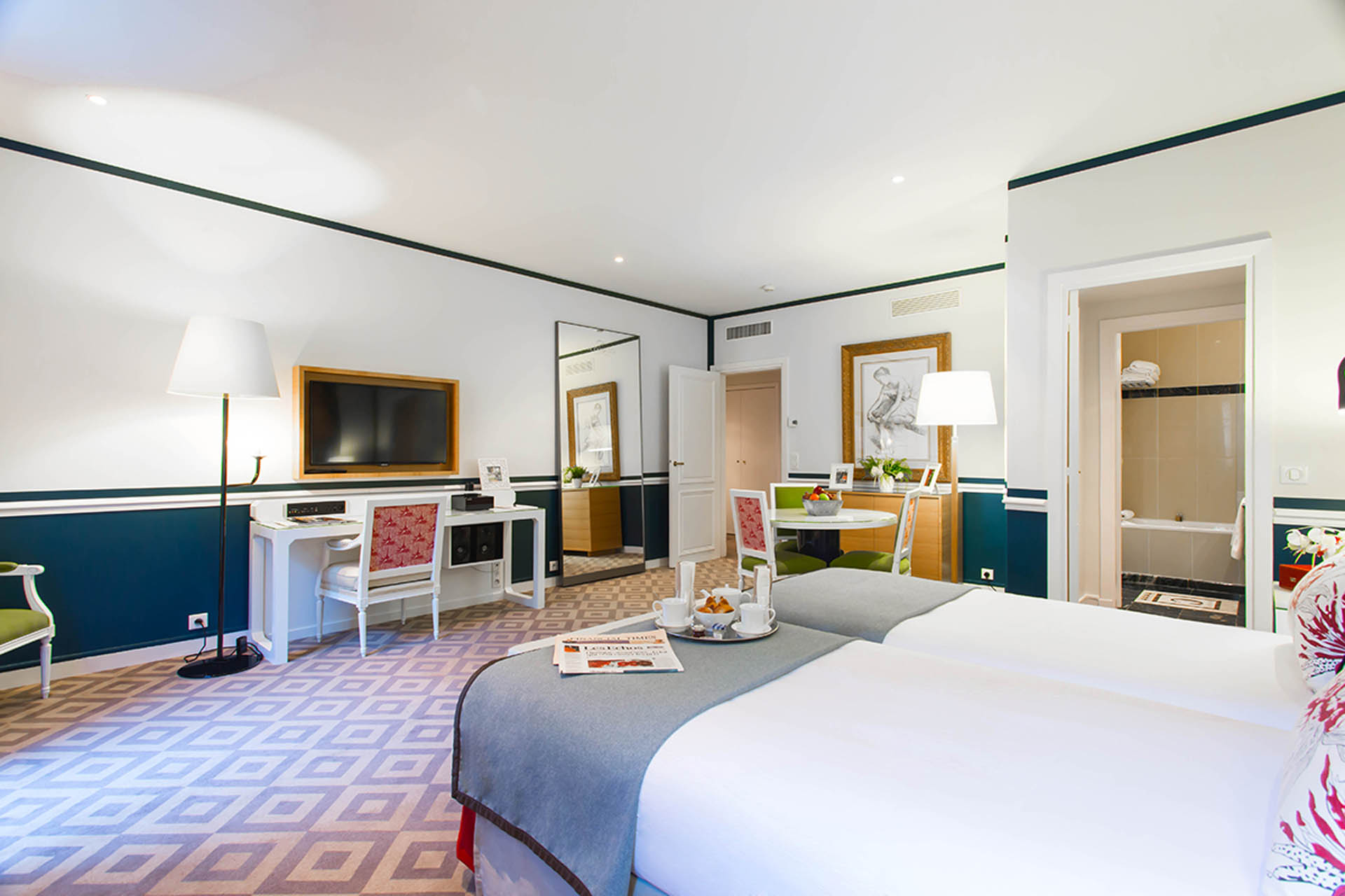 Overview of Executive Suite in Paris with Champs-Élysées view