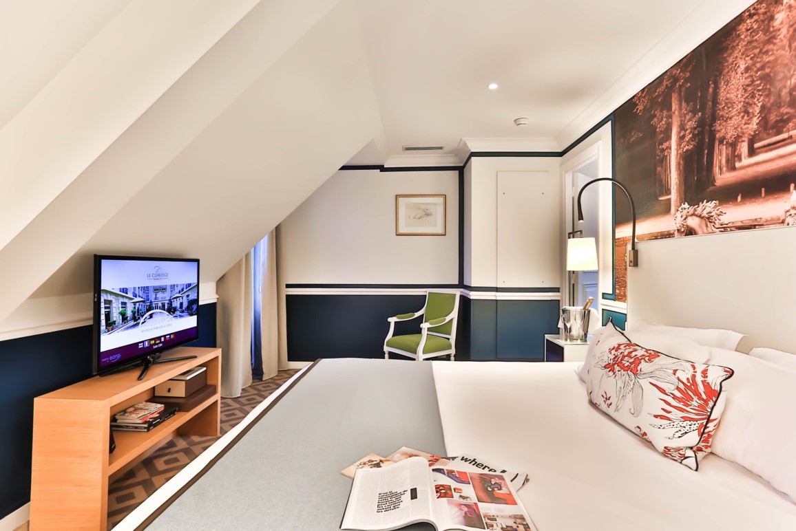 One Bedroom Deluxe Suite - Le Claridge Patio view