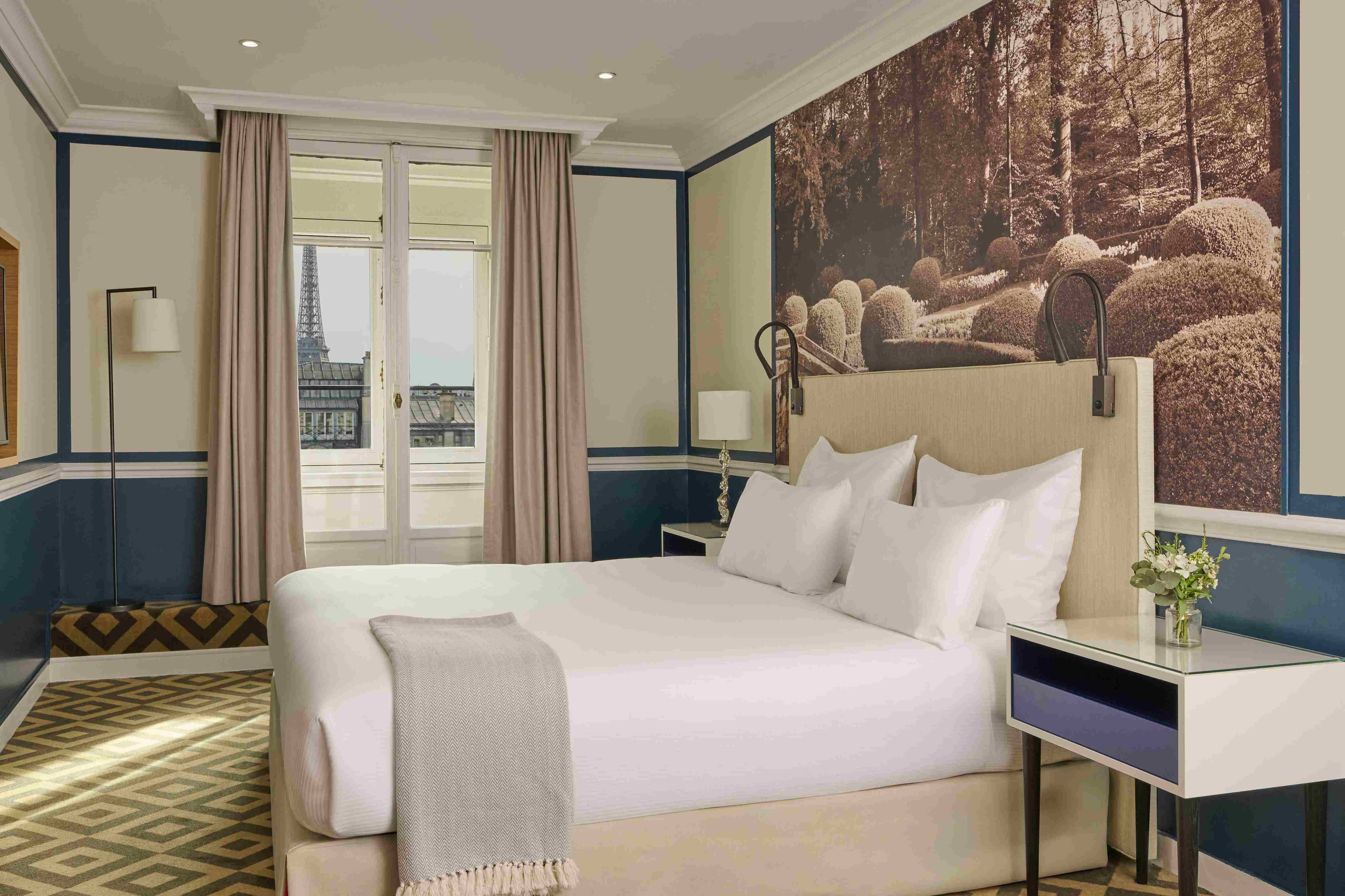 One Bedroom Executive Suite - Eiffel Tower view