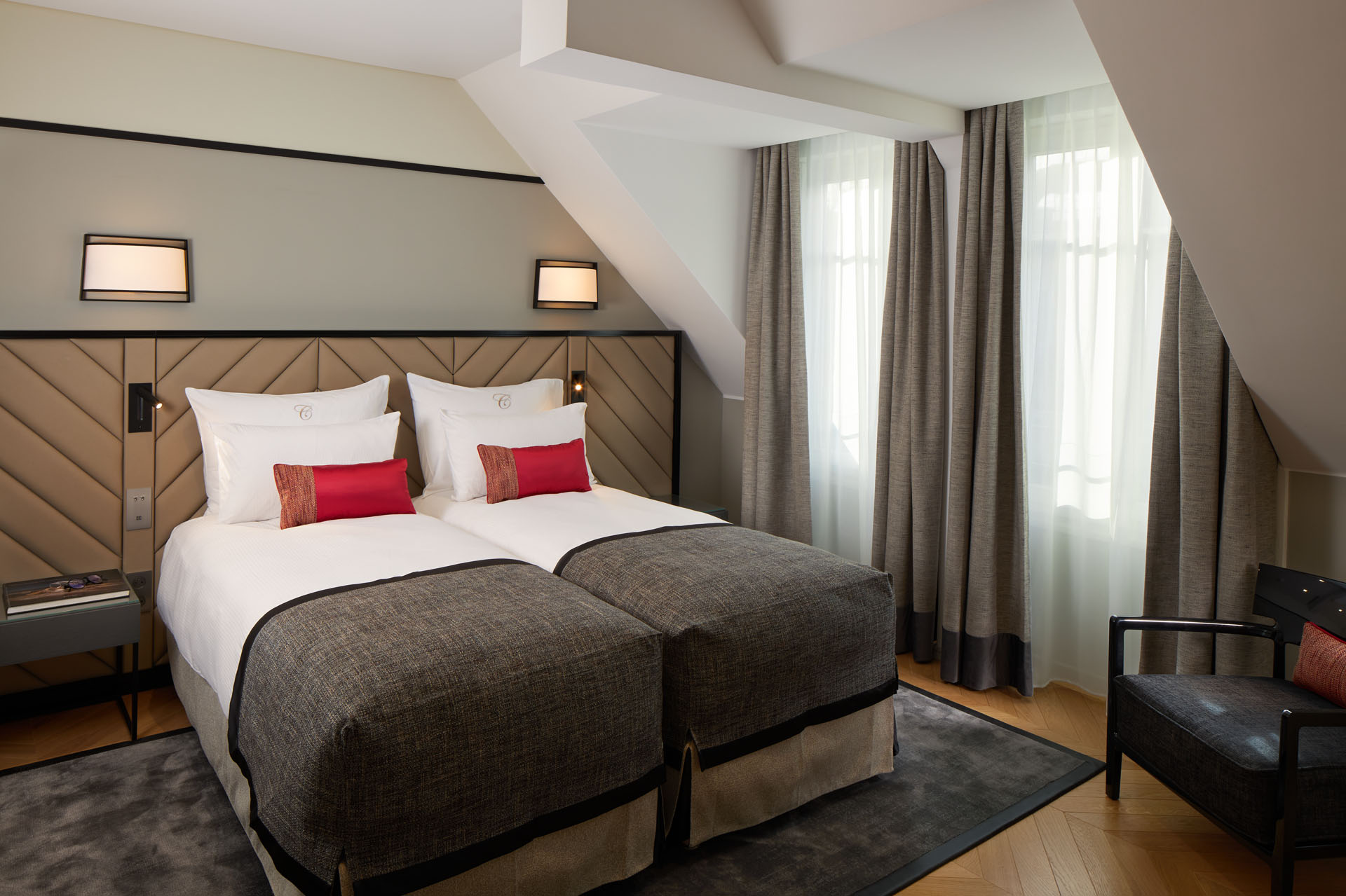 Pet & Dog Friendly Suites & Apartment at hotel in Paris