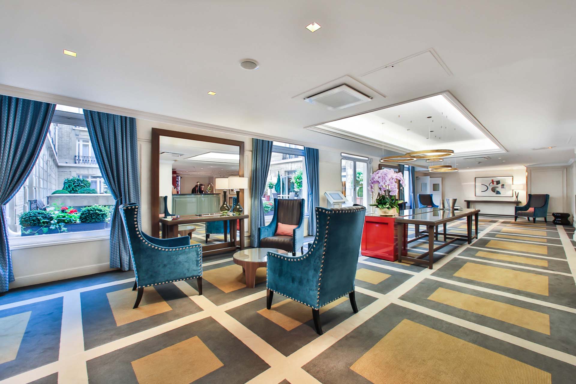 Lobby of Fraser Suites Le Claridge, Champs-Élysées serviced hotel apartments in central Paris