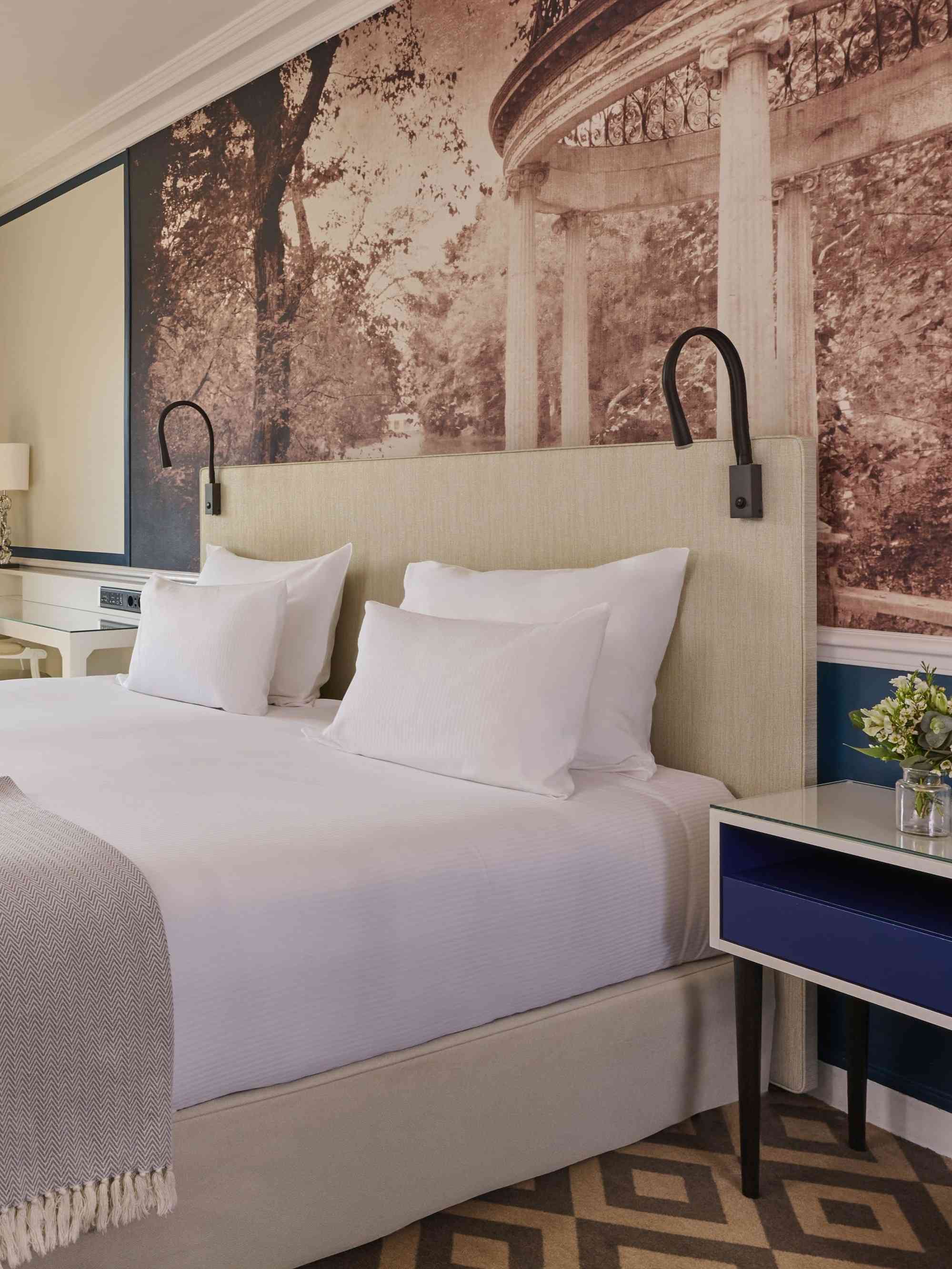 Executive Suite - Champs-Elysées view