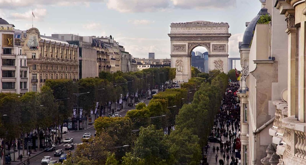Stay near the most famous avenue in the world, the Champs-Elysées