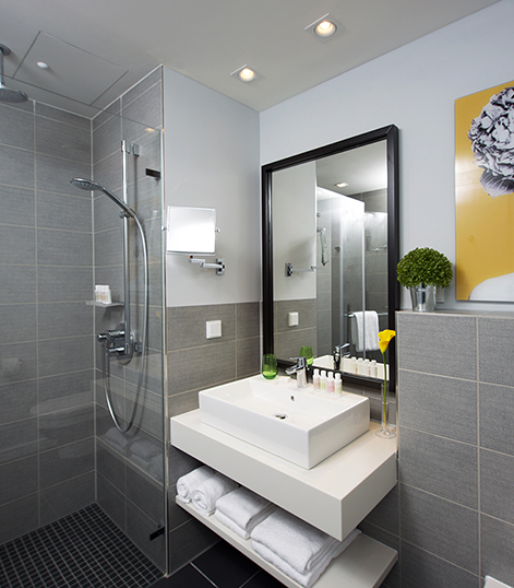 Bathroom with shower of Studio Deluxe of Capri by Fraser Frankfurt