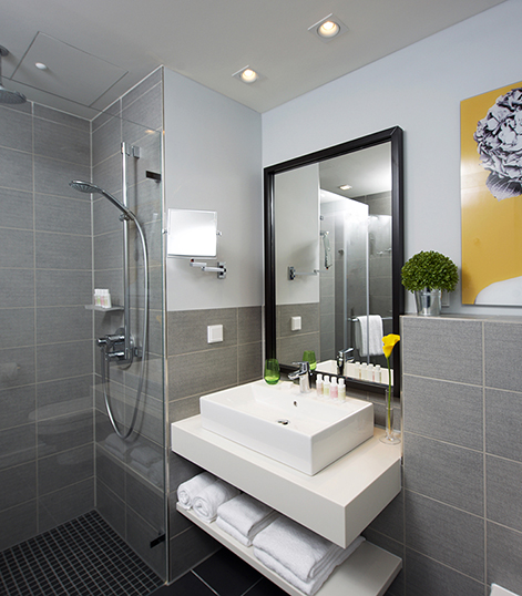 Bathroom with shower of Studio Executive Apartment of Capri by Fraser Frankfurt