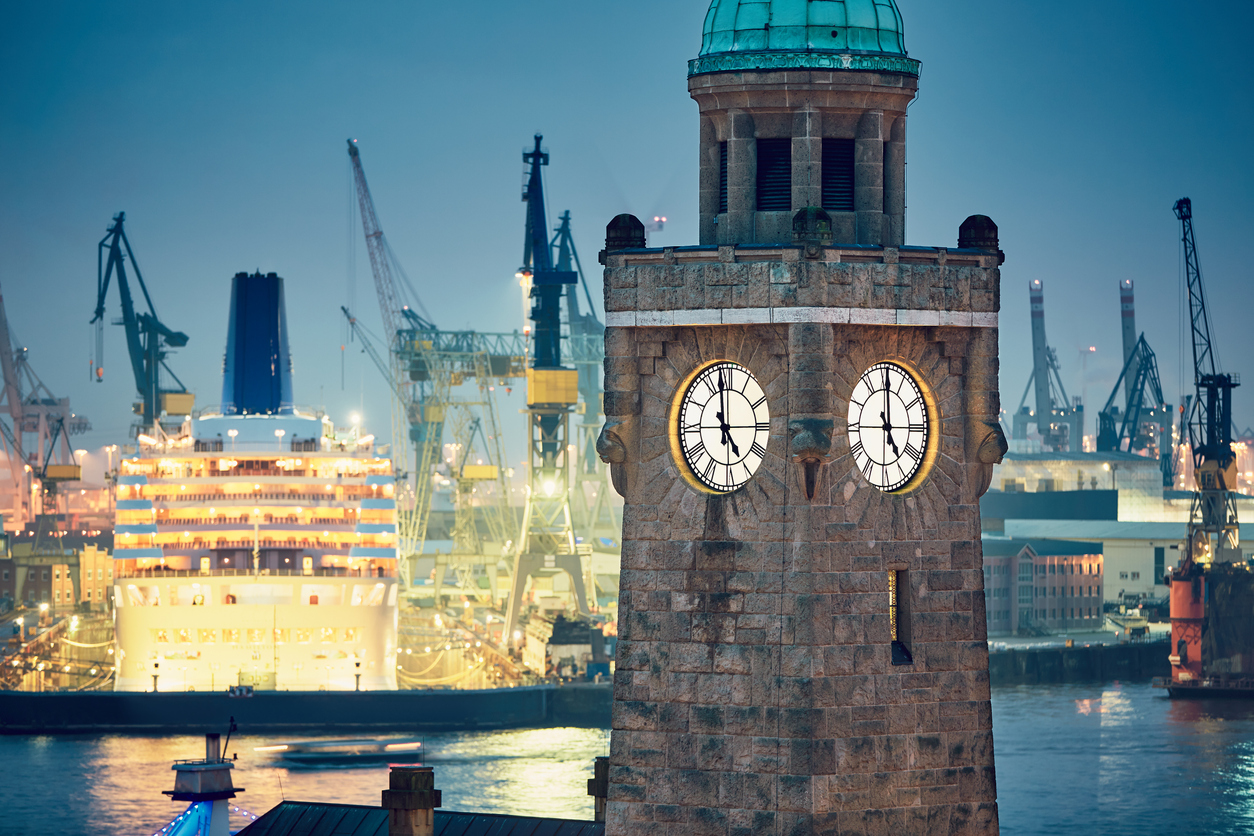 Solo traveler explores top attractions, places to visit in Hamburg