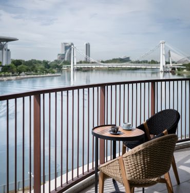 Studio Lakeview with Balcony