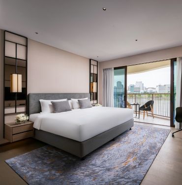 Three Bedroom Lakeview with Balcony
