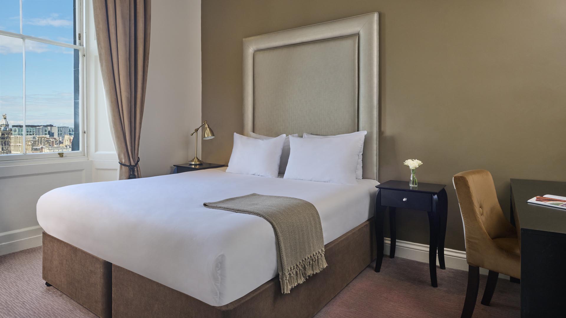 One Bedroom Deluxe Apartment in Edinburgh at Fraser Suites