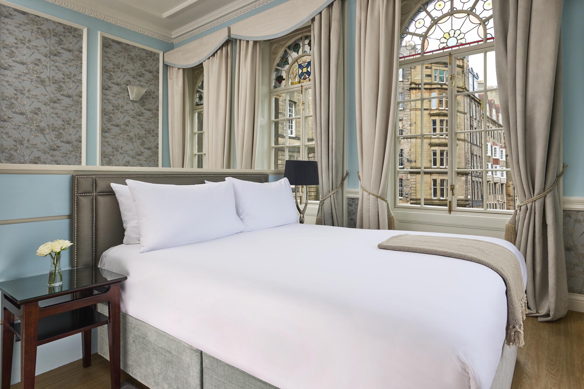 Overview of Princess Suites in Edinburgh hotel