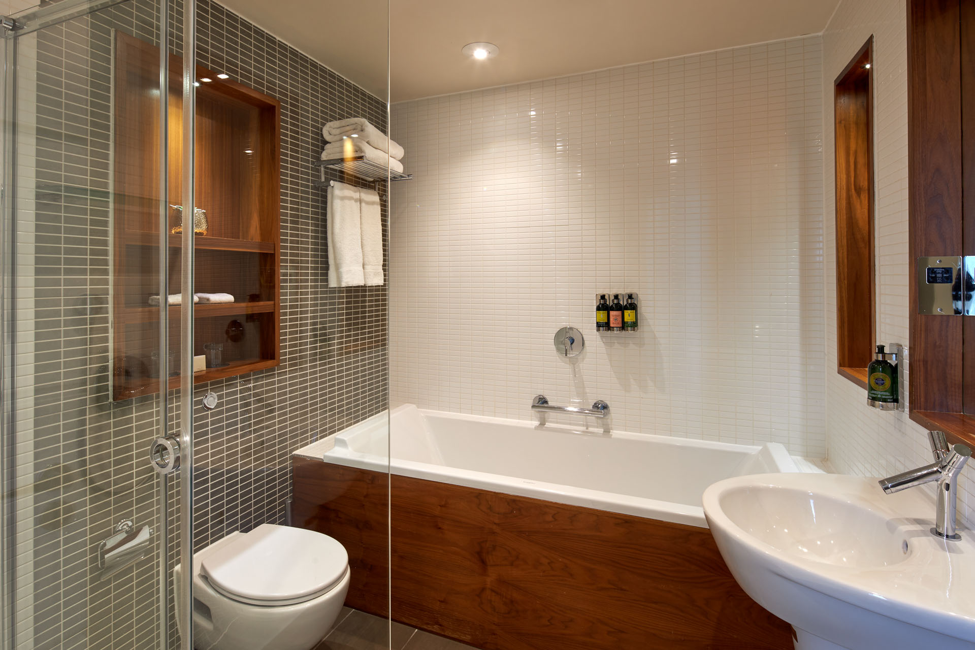 Ensuite bathroom of Princes Suite in Edinburgh hotel