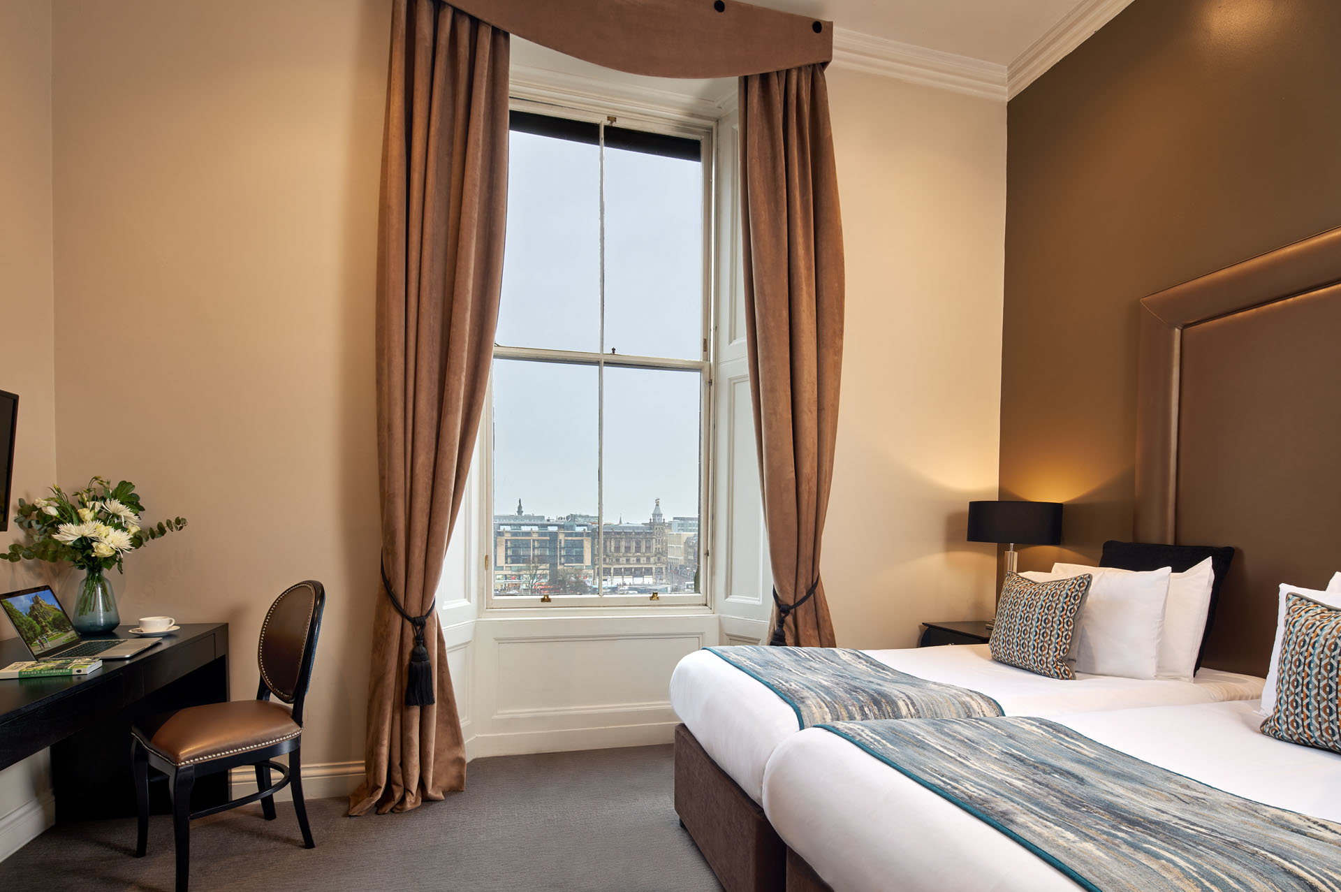 Overview of serviced hotel apartment for a long term stay in Edinburgh