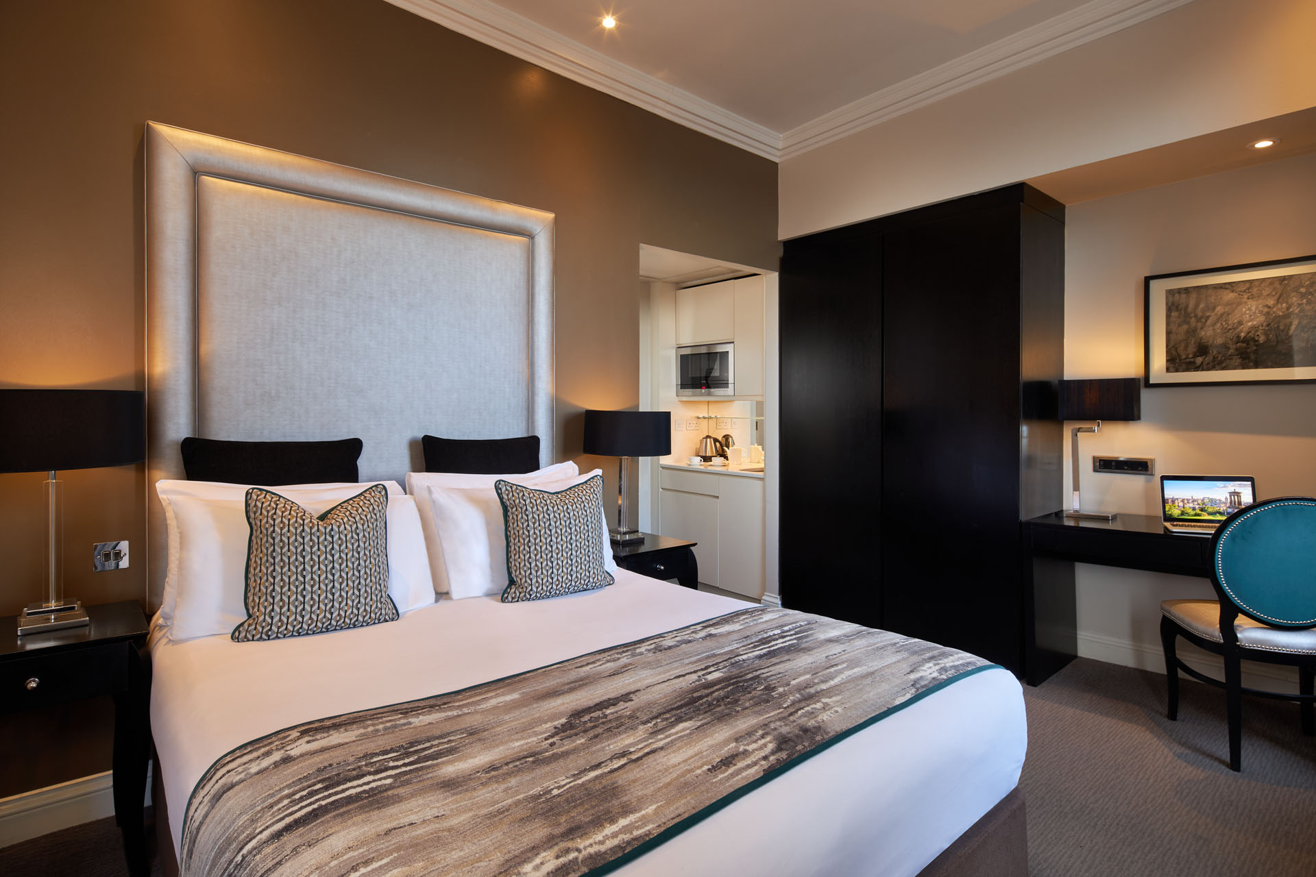 Overview of Fraser Suites Edinburgh family friendly hotel apartments
