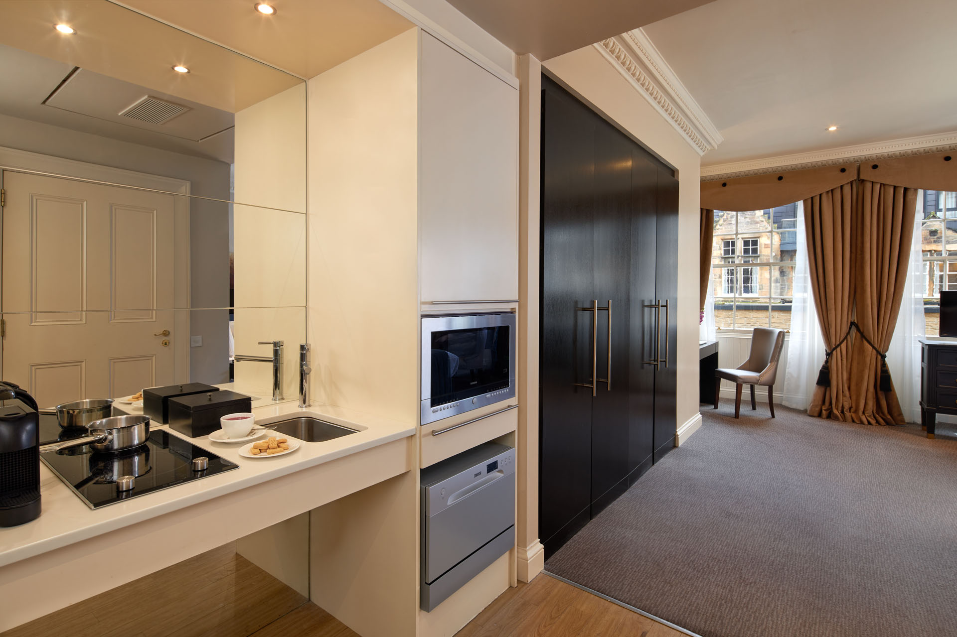 Fully furnished serviced hotel apartment with kitchenette for a long term stay in Edinburgh