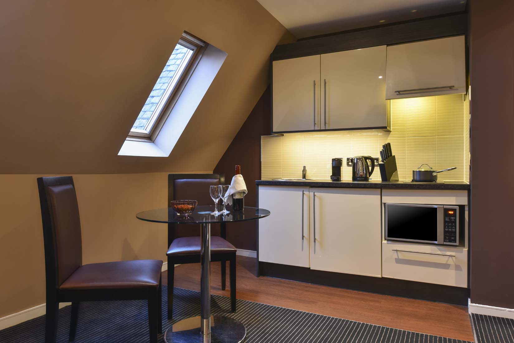1 bedroom deluxe apartment flat to rent glasgow kitchen