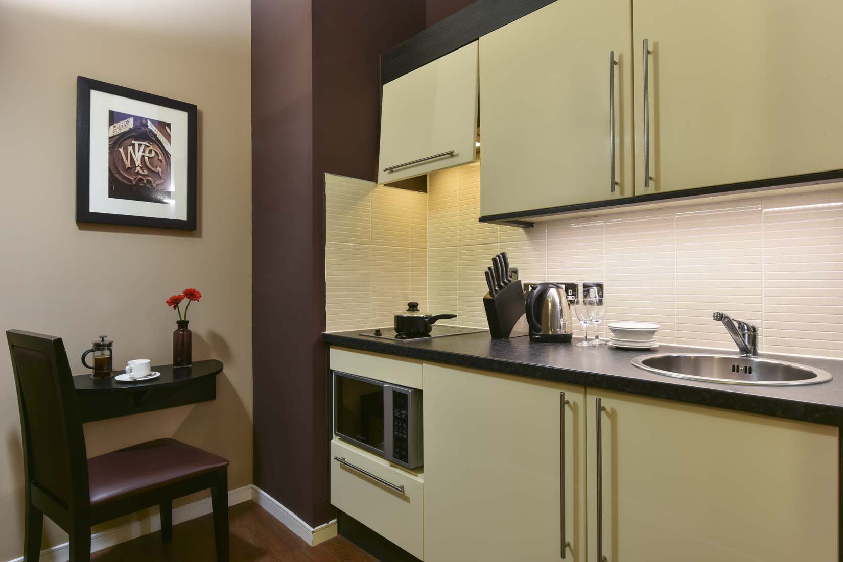 studio deluxe apartment rooms glasgow kitchen