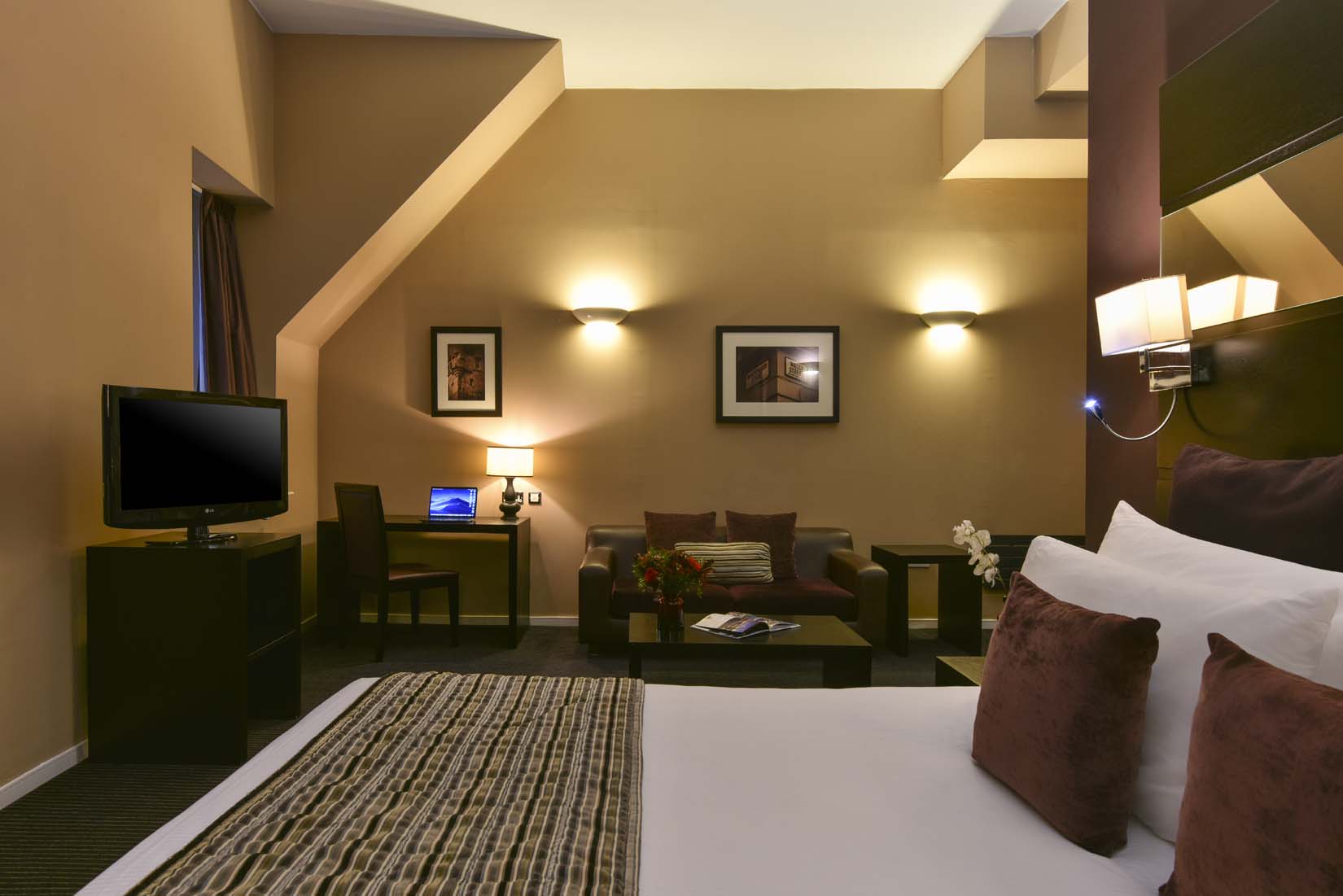 studio deluxe apartment rooms glasgow bed