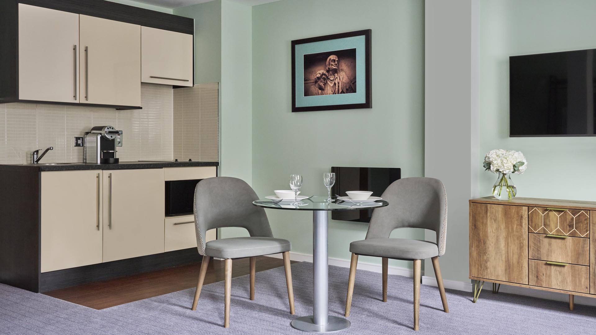 studio executive apartments rooms glasgow, kitchen & dining area