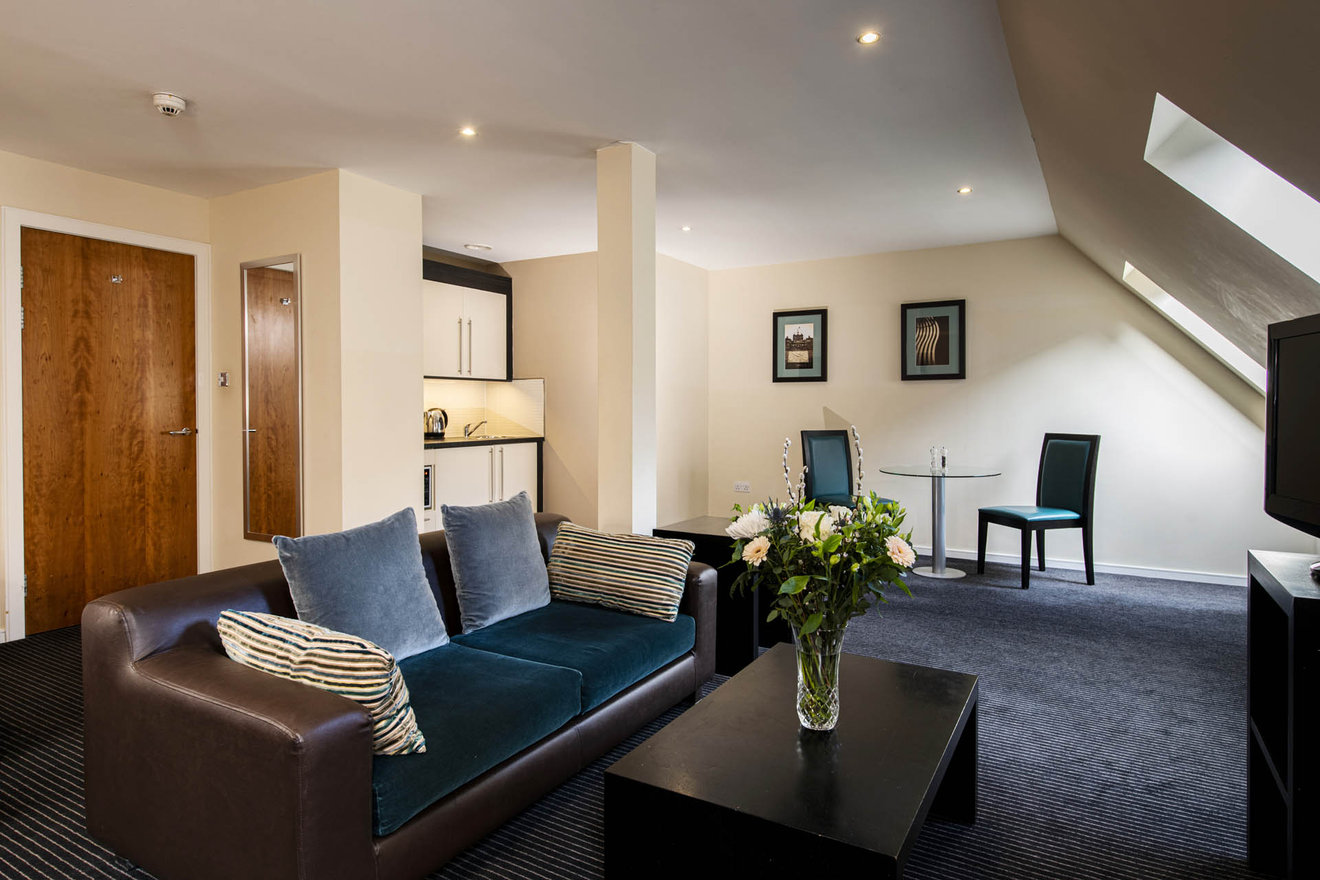 studio executive apartments rooms glasgow living room