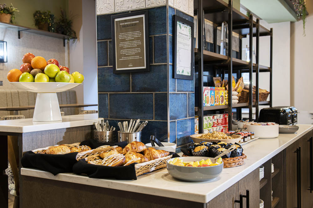 Breakfast corner of restaurant in Fraser Suites Glasgow serviced apartments