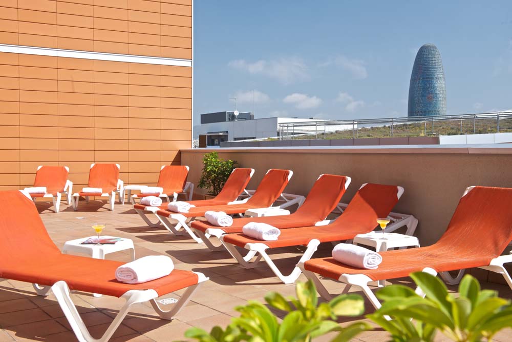 Rooftop solarium at hotel with gym in Barcelona
