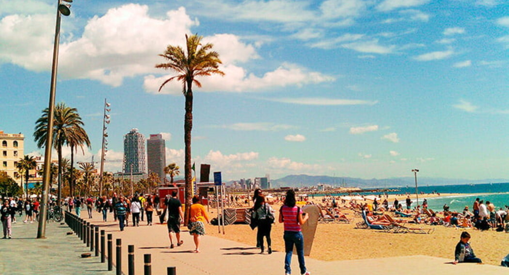 Assaggi un assaggio della vita spagnola in riva al mare sulla spiaggia di Barceloneta