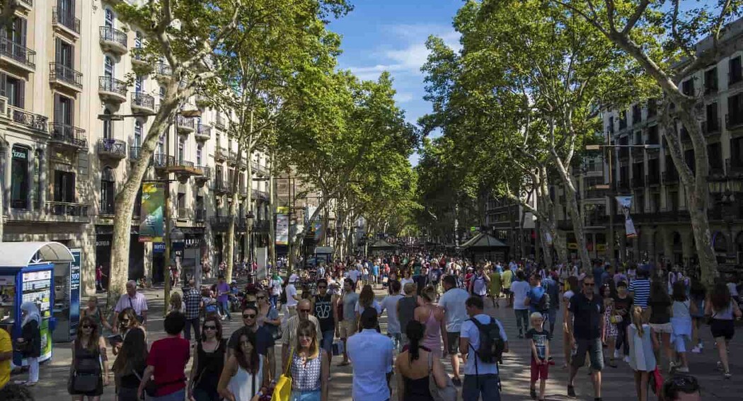 Las Ramblas: La avenida más famosa y colorida de España