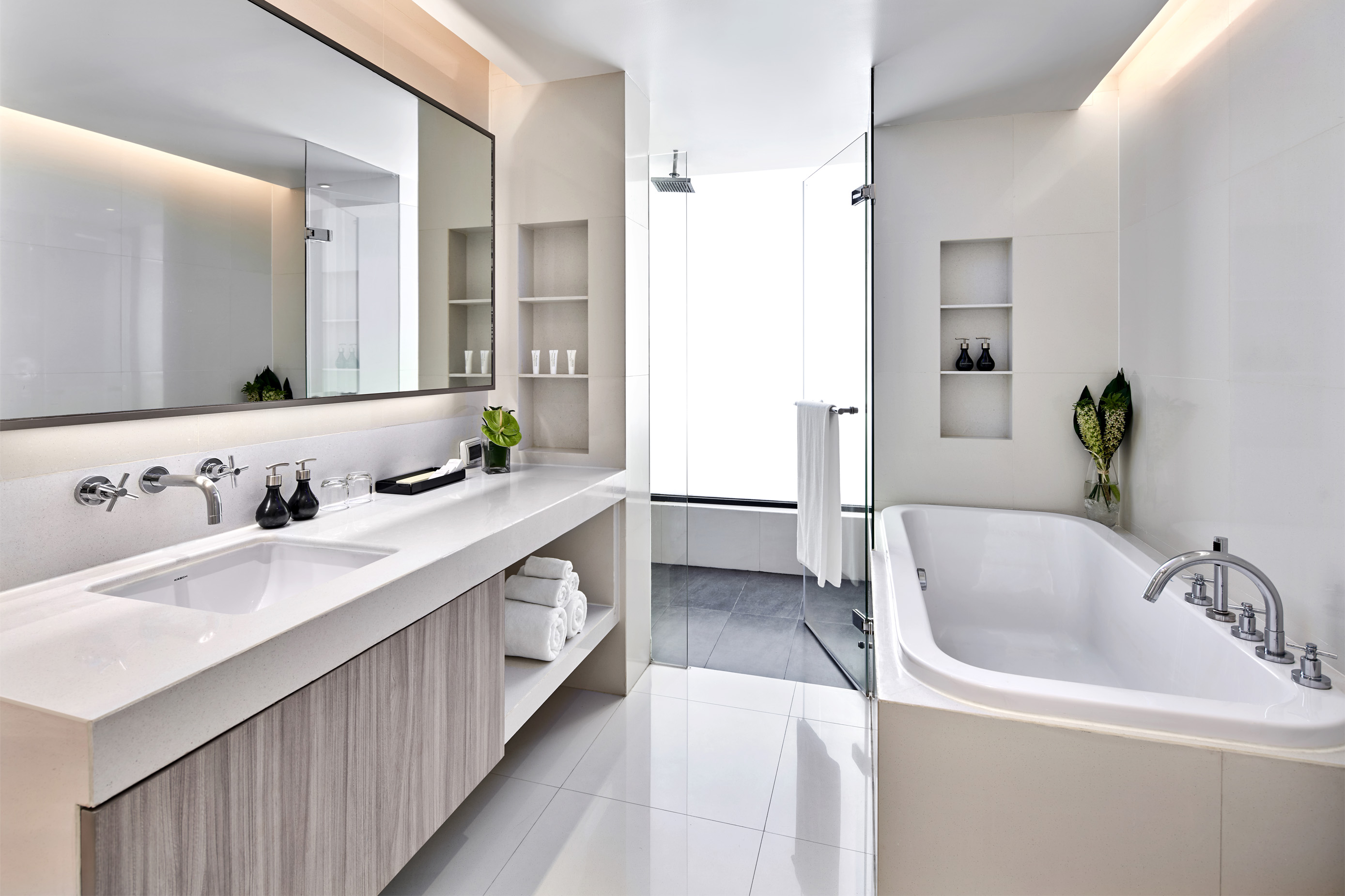 /content/dam/frasers-hospitality/english/properties/thailand/images/fraser_suites_sukhumvit_bangkok/gallery-images/rooms/room_types_3-images/one_bedroom_premier/Fraser_Suites_Sukhumvit_Bangkok_One_Bedroom_Premier_Bedroom.jpg