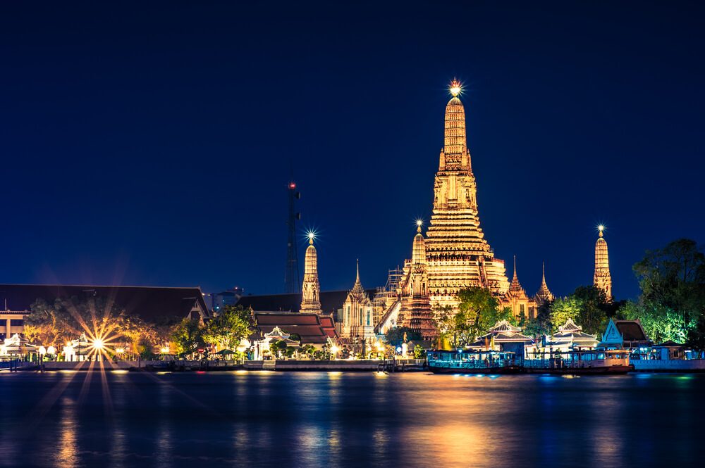 Wat Arun temple illuminated at night