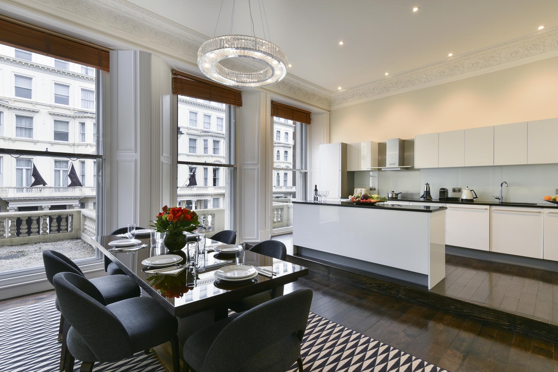 Serviced apartment for long term stay in Kensington, London