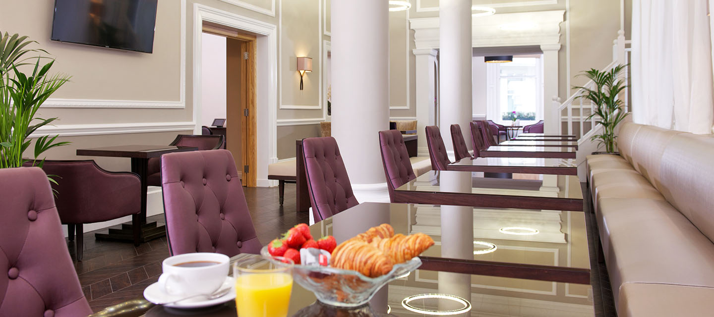 London Hotel with Breakfast in South Kensington