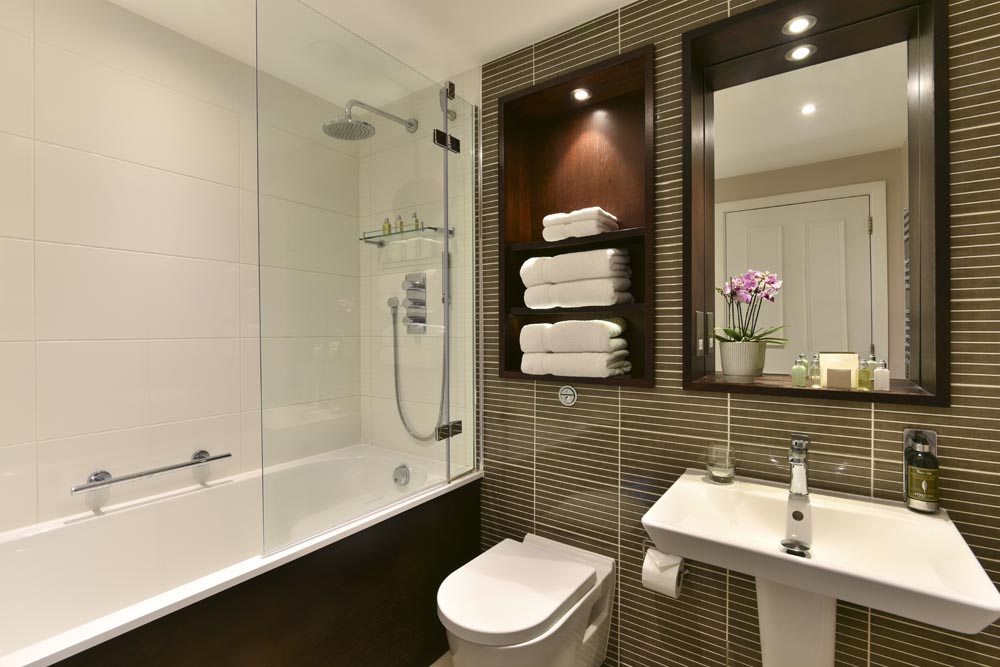 Bathroom of One Bedroom Executive Apartment in London at Fraser Suites Queens Gate