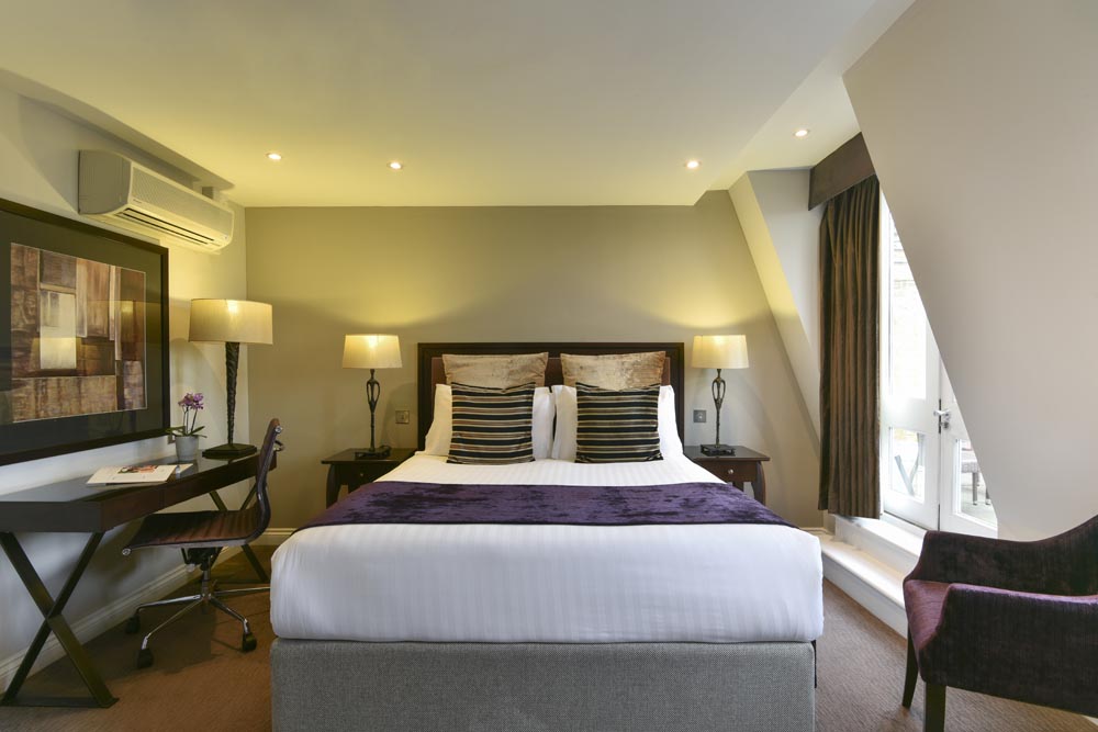 Bedroom of One Bedroom Executive Apartment in London at Fraser Suites Queens Gate
