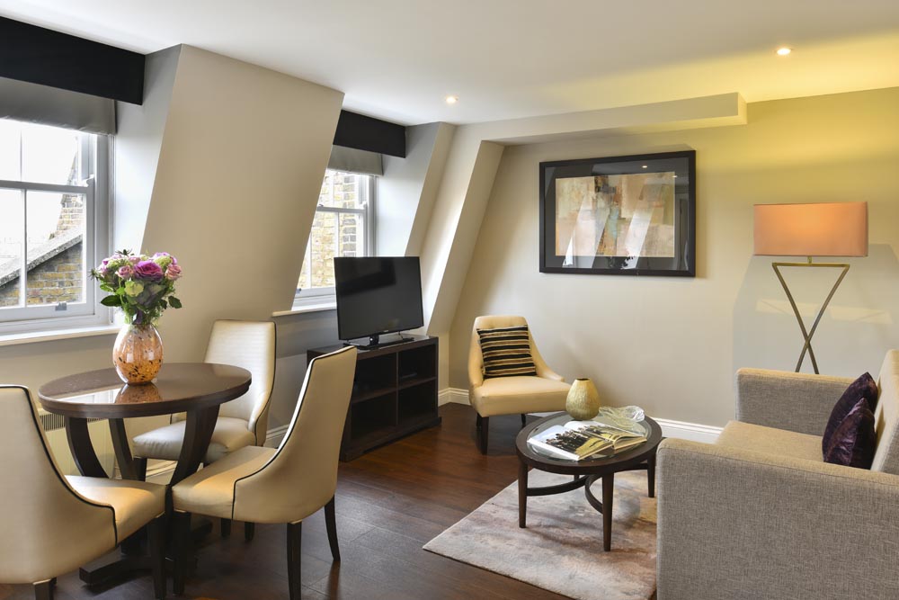 Living room of One Bedroom Executive Apartment in London at Fraser Suites Queens Gate