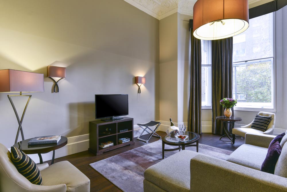 Living room of Two Bedroom Deluxe Apartment in London at Fraser Suites Queens Gate