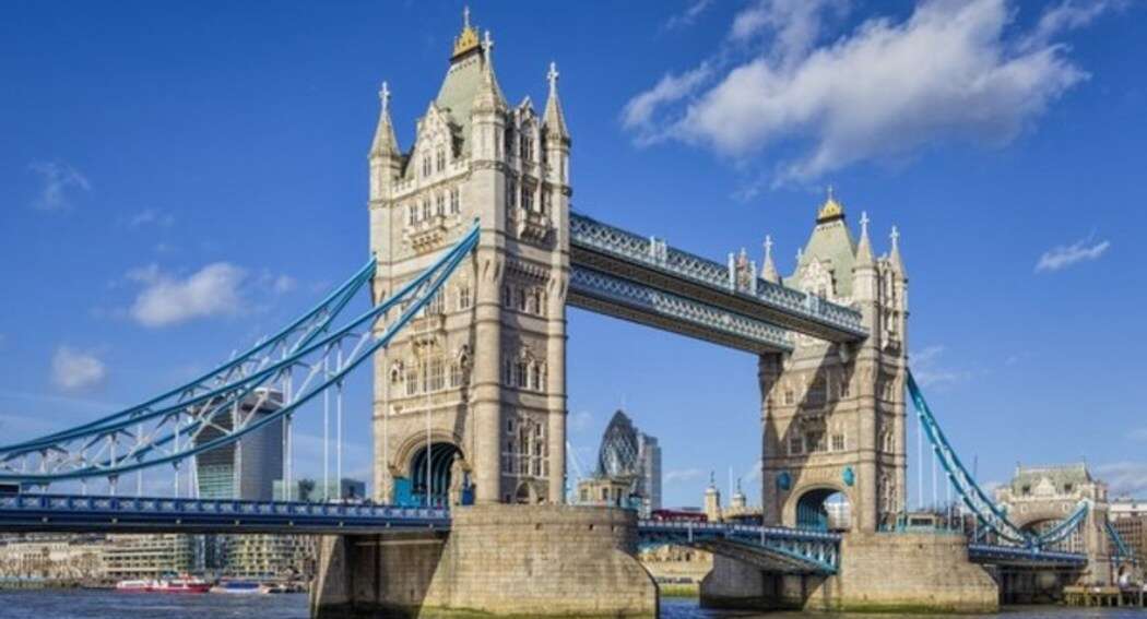 A symbol of British history and culture, Tower Bridge is a must-see attraction for your stay in the capital