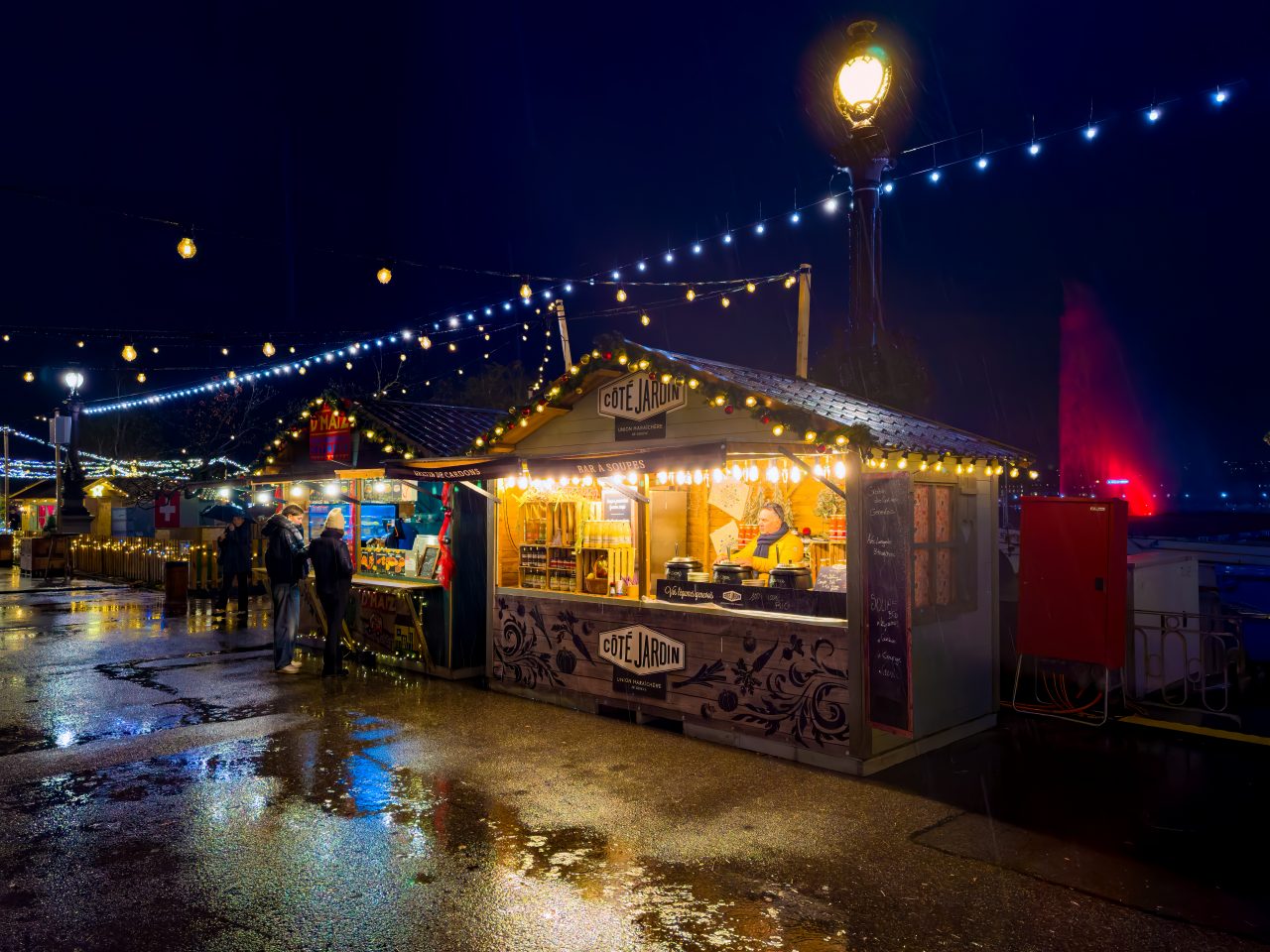 Christmas market at the Quai du Mont Blanc