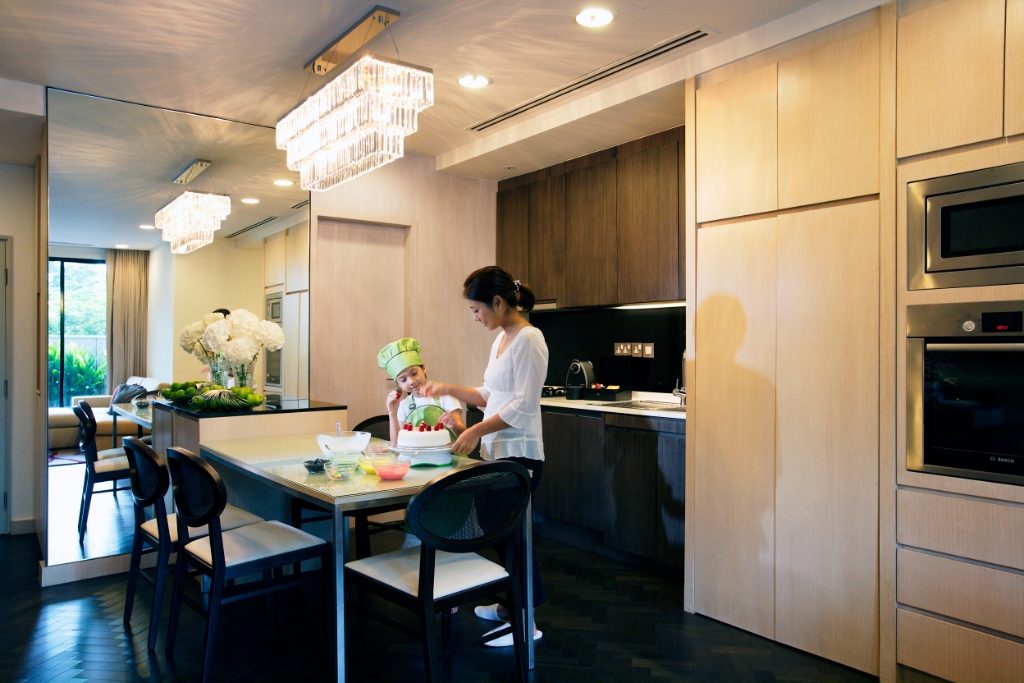 Spacious dining and kitchenette area in Fraser Suites Singapore