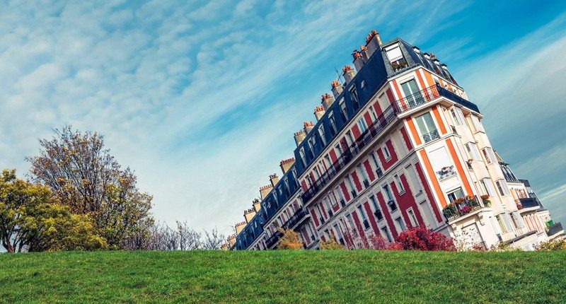 Sinking house, instagrammable places in Paris