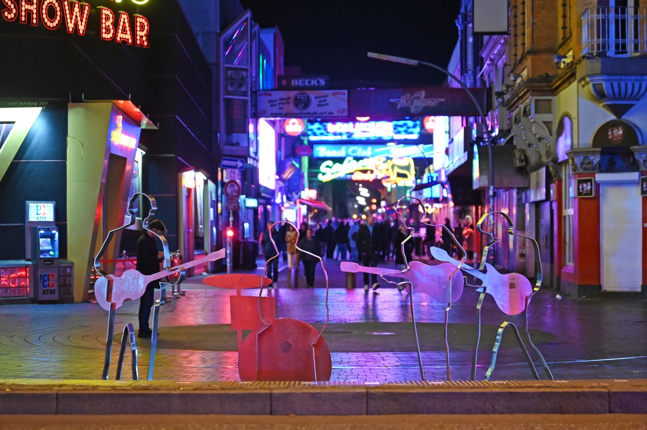 The famous entertainment district Reeperbahn in the Sankt Pauli district in Hamburg